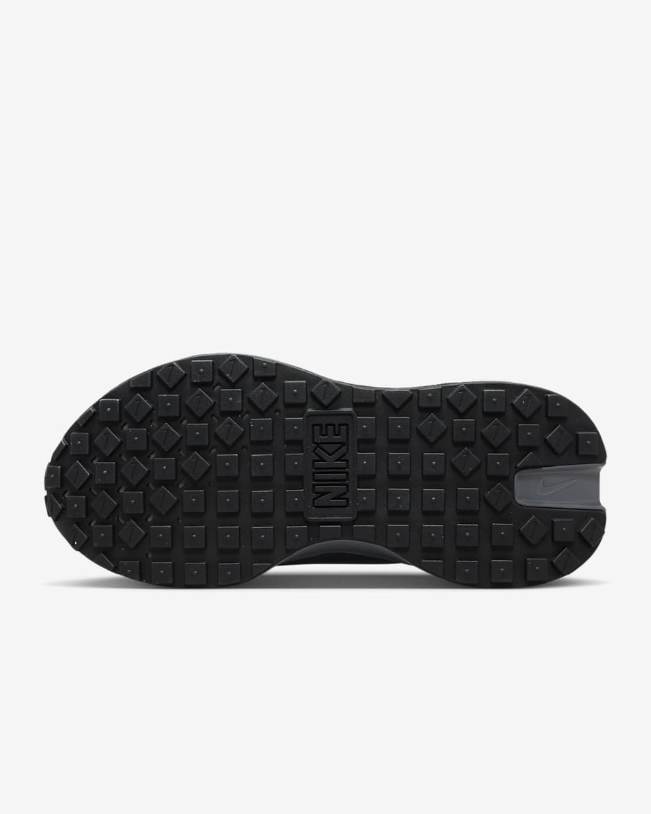 Black nike white sole best sale